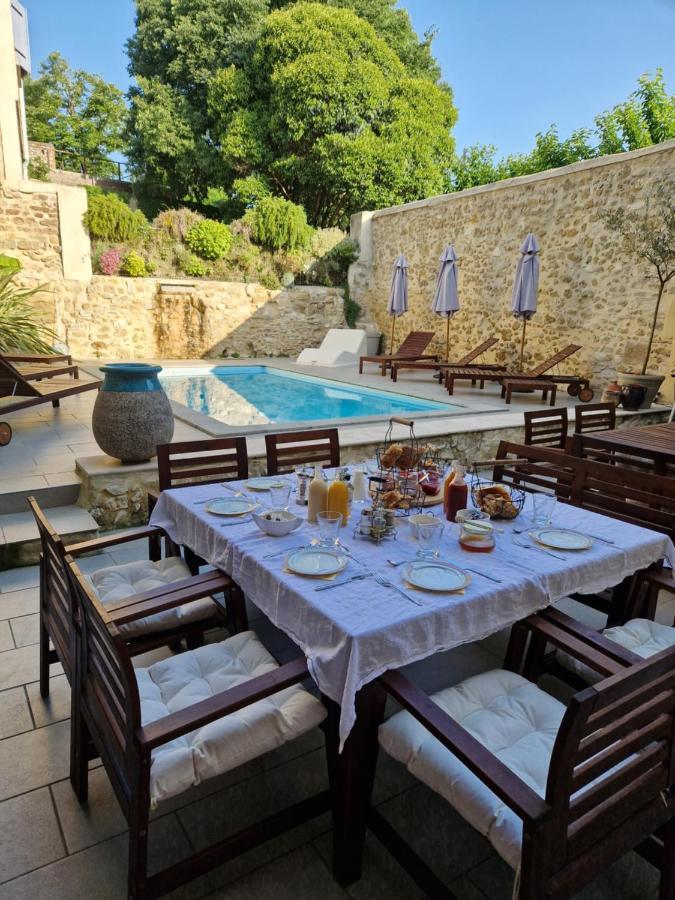 LA MAISON DE LIVIA, chambres et table d'hôtes Sauzet (Gard) Exterior foto